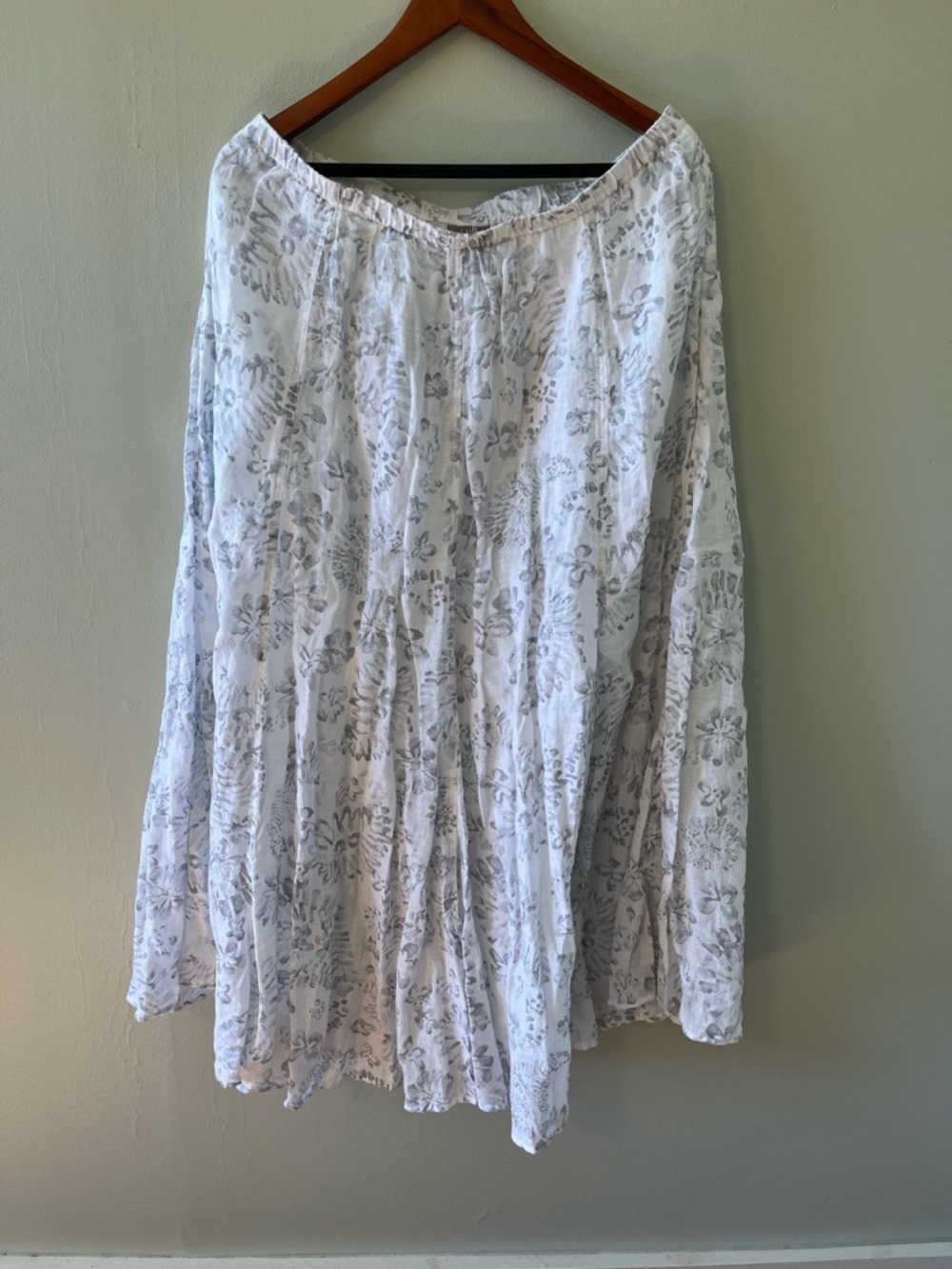 J. Jill Linen/Cotton White and Gray Floral A-Line Maxi Skirt with Elastic Waist